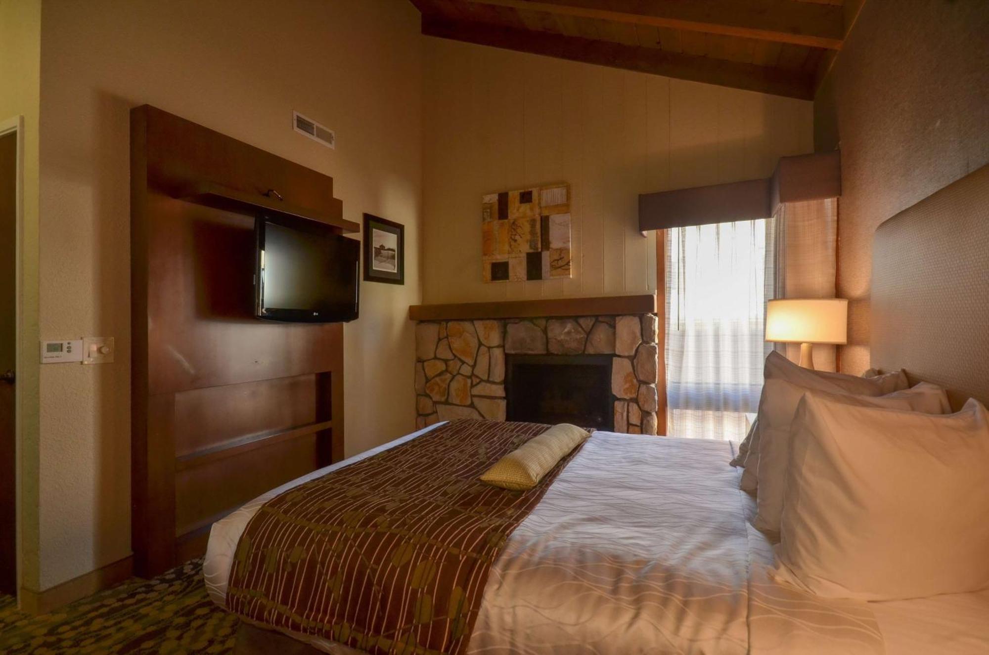 Best Western The Inn & Suites Pacific Grove Exterior foto